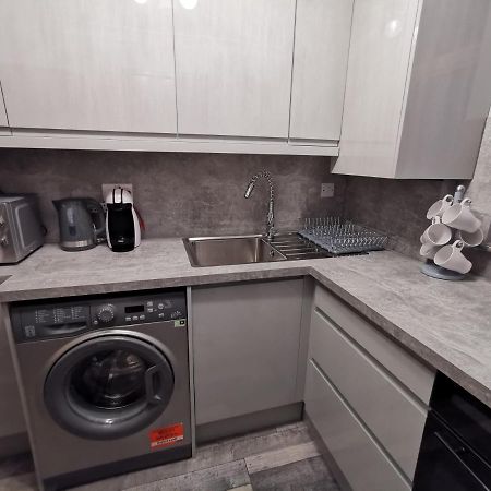 Palaz 2 - 2 Bedroom Flat Едмънтън Екстериор снимка