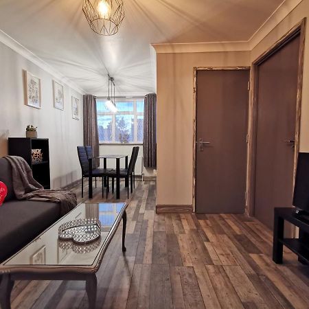 Palaz 2 - 2 Bedroom Flat Едмънтън Екстериор снимка