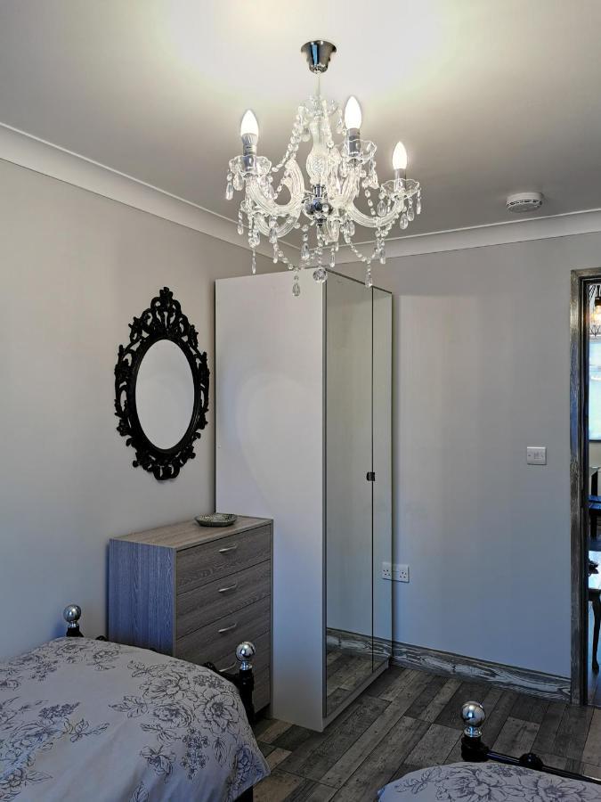 Palaz 2 - 2 Bedroom Flat Едмънтън Екстериор снимка