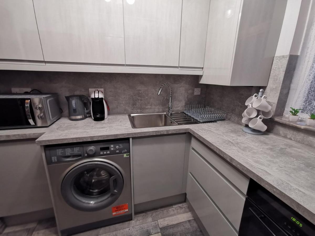 Palaz 2 - 2 Bedroom Flat Едмънтън Екстериор снимка