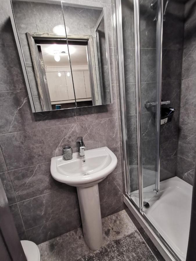 Palaz 2 - 2 Bedroom Flat Едмънтън Екстериор снимка