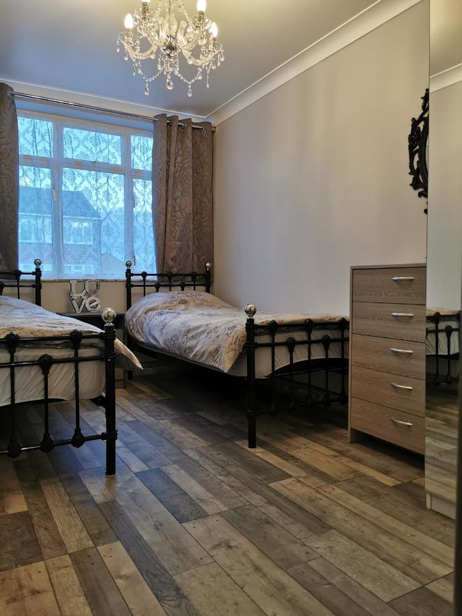 Palaz 2 - 2 Bedroom Flat Едмънтън Екстериор снимка