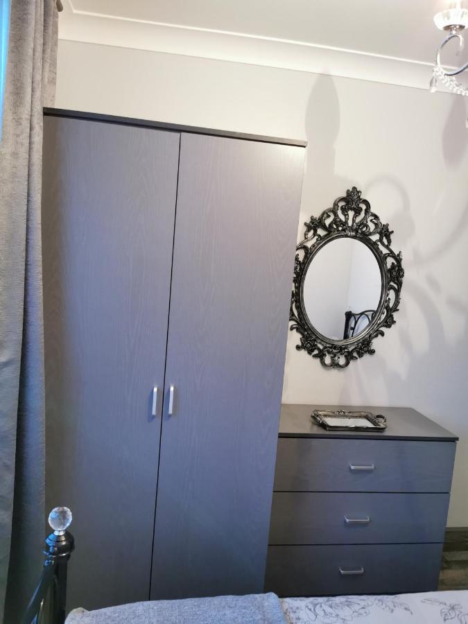 Palaz 2 - 2 Bedroom Flat Едмънтън Екстериор снимка