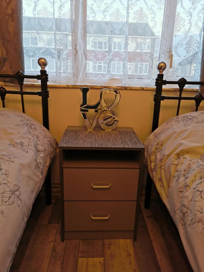 Palaz 2 - 2 Bedroom Flat Едмънтън Екстериор снимка