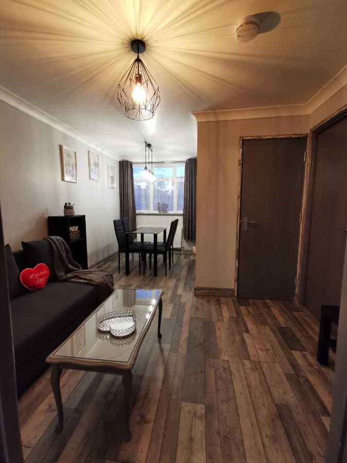 Palaz 2 - 2 Bedroom Flat Едмънтън Екстериор снимка