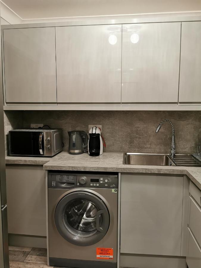 Palaz 2 - 2 Bedroom Flat Едмънтън Екстериор снимка