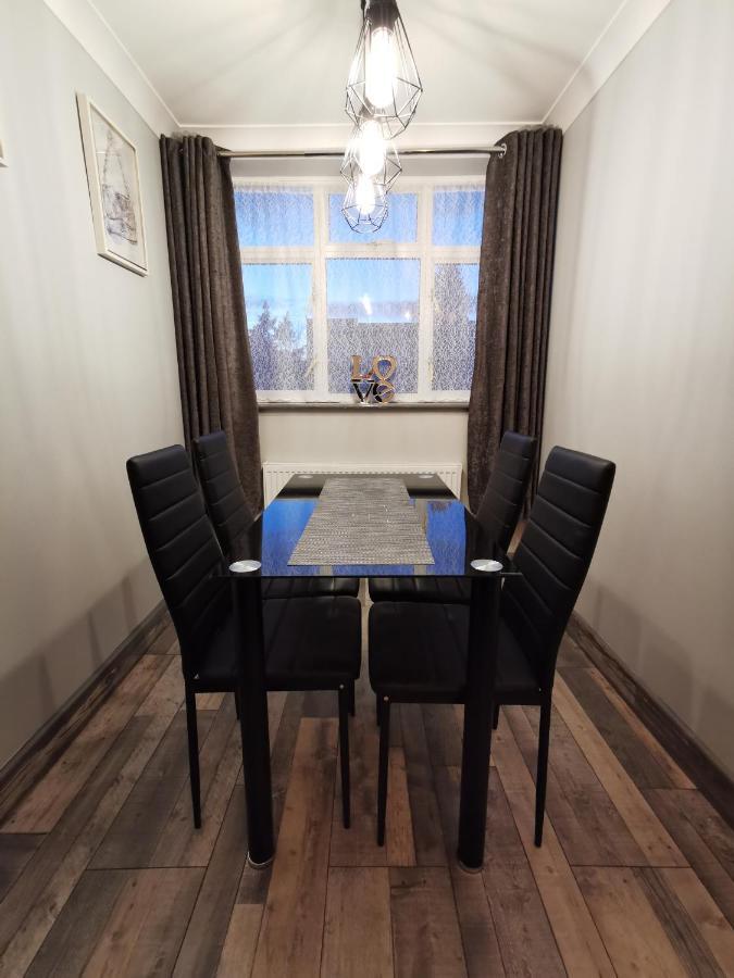 Palaz 2 - 2 Bedroom Flat Едмънтън Екстериор снимка