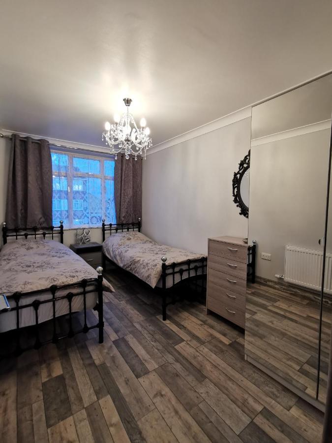 Palaz 2 - 2 Bedroom Flat Едмънтън Екстериор снимка