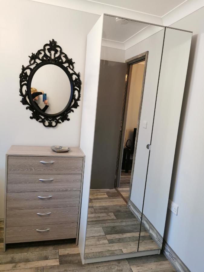Palaz 2 - 2 Bedroom Flat Едмънтън Екстериор снимка